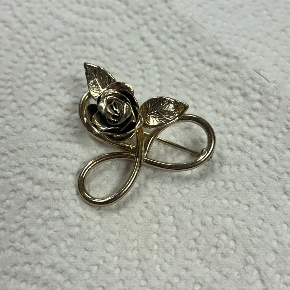 Vintage Elegant Gold Rose Brooch Jewelry Pin Retro Classy Romantic Gift Love